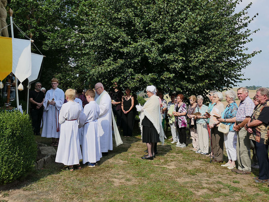 Nachfeier des Mährisch-Neustädter Wachsstockfestes an der Weingartenkapelle (Foto: Karl-Franz Thiede)